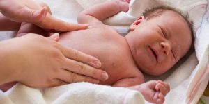 Cara Mengatasi Batuk Pilek Pada Bayi Usia 1 Bulan